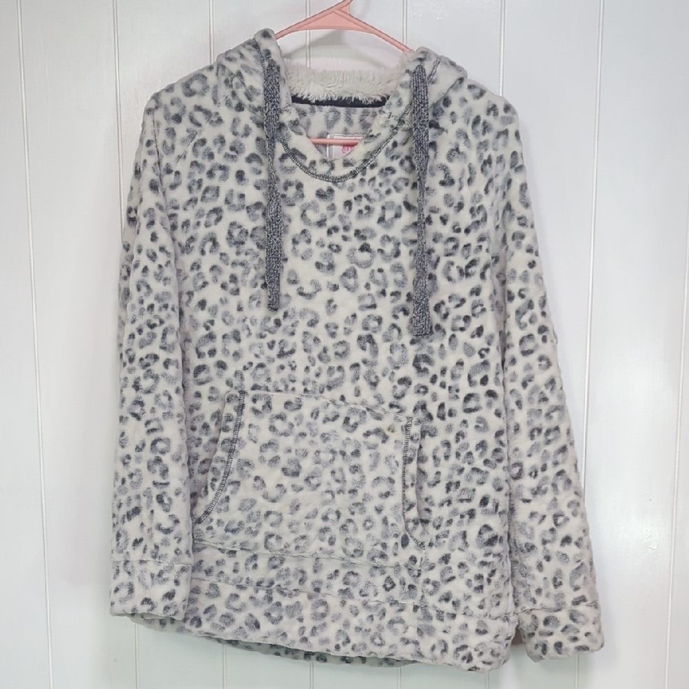 ❤️5/$25  Leopard Print Fuzzy Hoodie